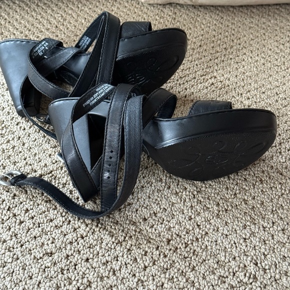 Born Women’s Black Double Strap Sandals with Chunky Heel Size 8 - Picture 9 of 9